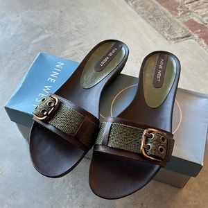 Nine West size 8 dark brown/green slides